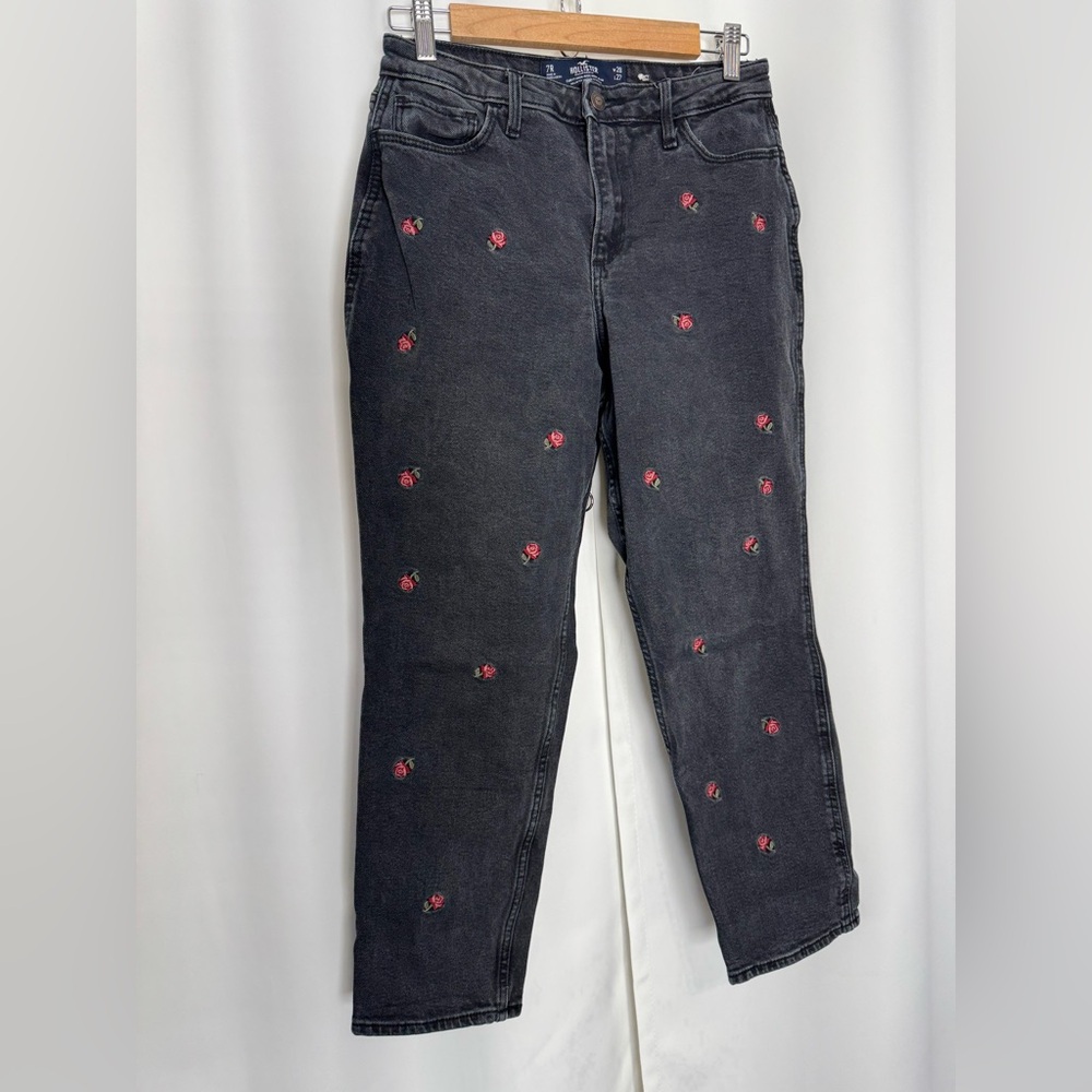 Hollister Women’s Black Mom Jeans with Floral Embroidery Size:‎ 7R